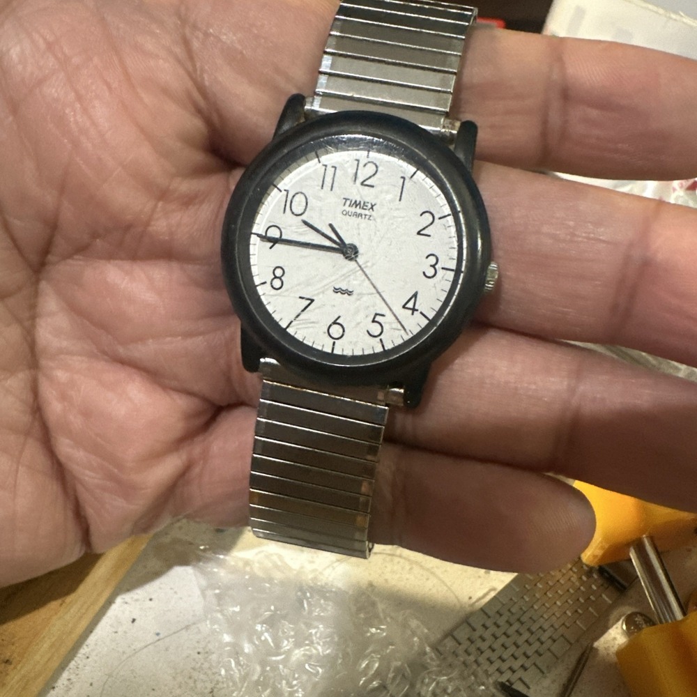 Working Timex Black & White Round Face  Stretch Strap Quartz Watch 32mm Fit 7.5